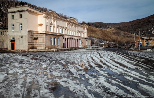 Суровая жизнь в поселке "Коммунар"