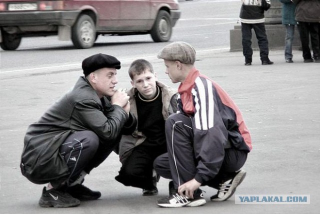 В Германии набирают популярность фотографии в «позе гопника»