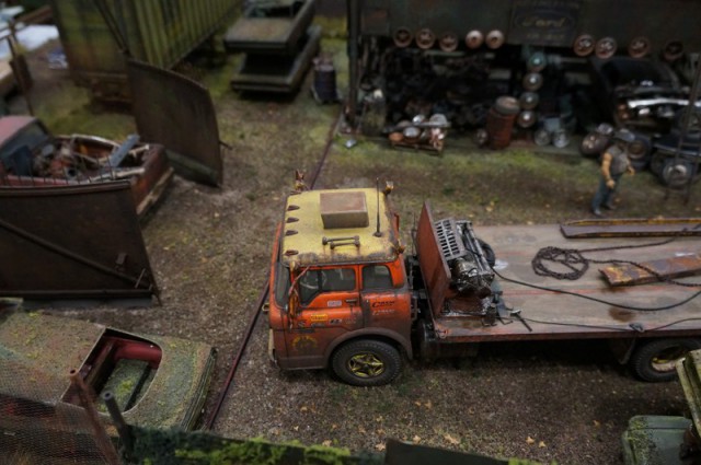 Диорама Garage Ford Thunderbird Convertible 1955 в гараже