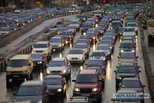 В России хотят ввести уголовную ответственность для водителей за отказ пропустить скорую помощь, лишать их прав и машин