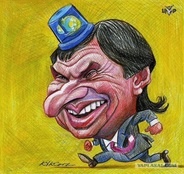 Сечин прокомментировал езду на машине с «мигалкой»
