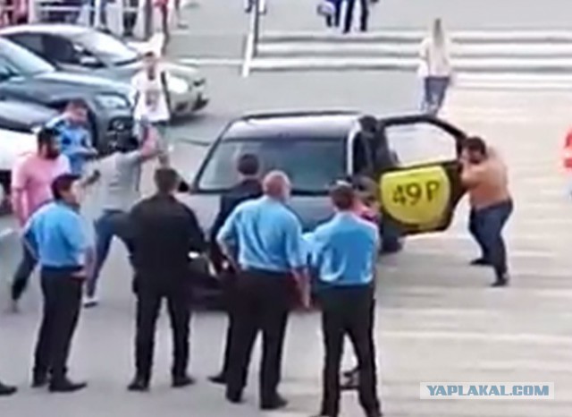 Таксист Убера бомбит