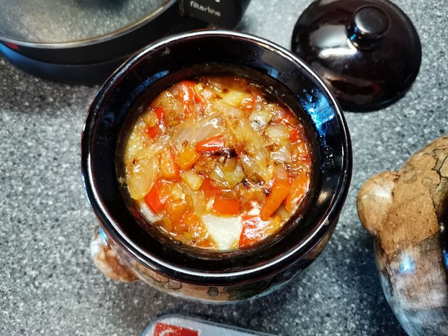 Горшки с мясом на удалёнке.
