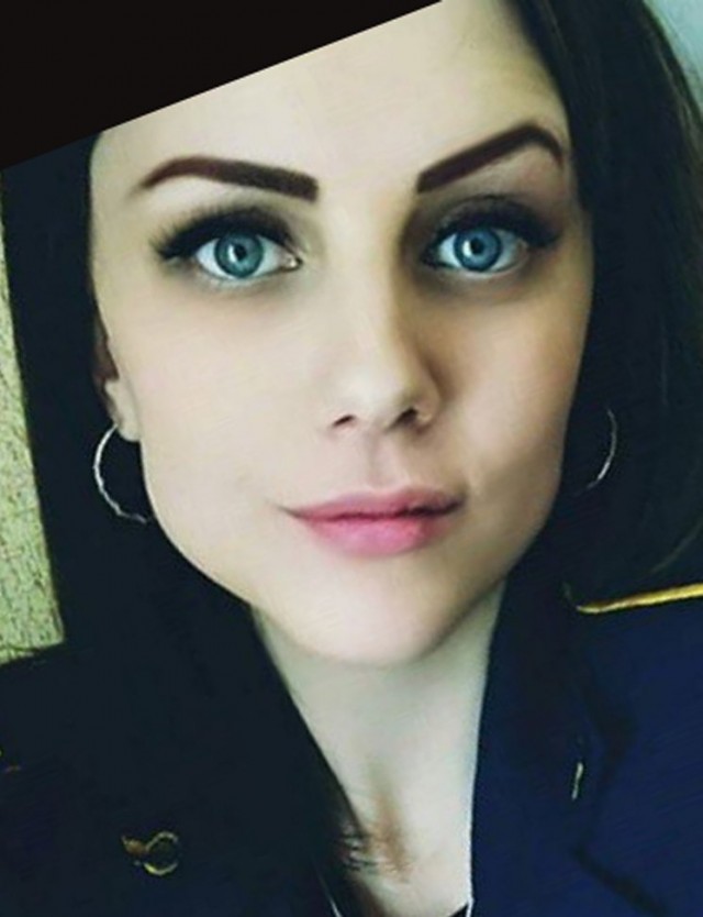Приятные взгляду сотрудницы железной дороги