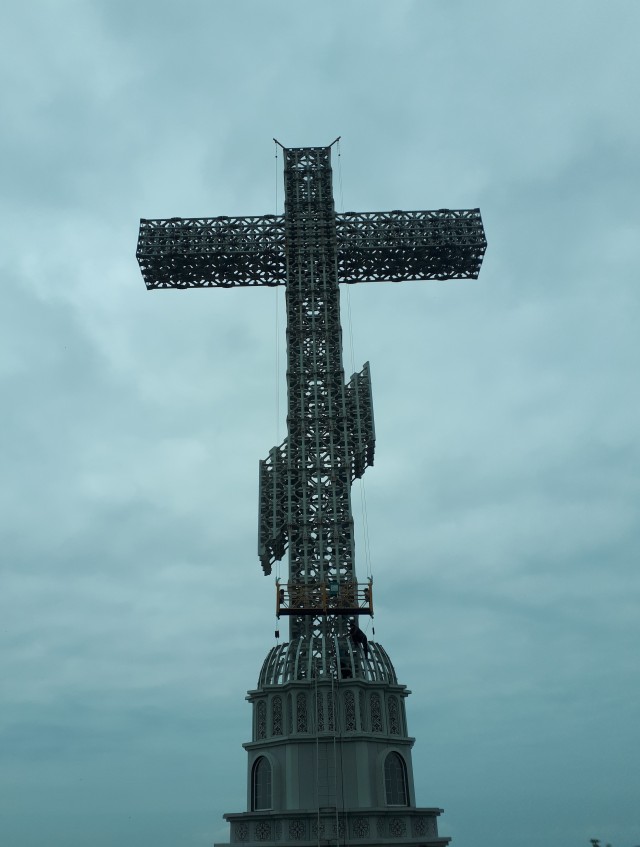 Срубить крест