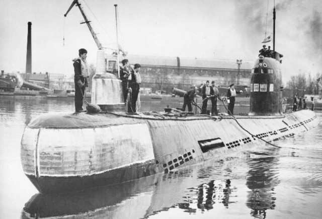 Авария субмарины. На борту Б-4 "...вот и встренули праздничек"