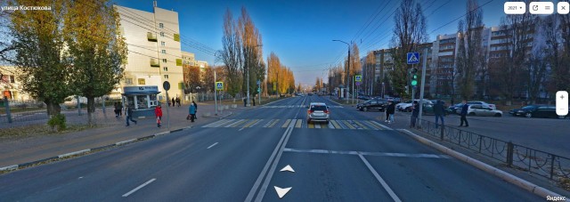 Барышня проявила инициативу! Ну а чо он... Нерешительный такой...