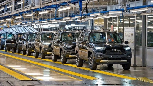 Представлена новая версия Lada Niva Travel с кожаным салоном за 1,9 млн рублей. Тираж составил 1000 экземпляров