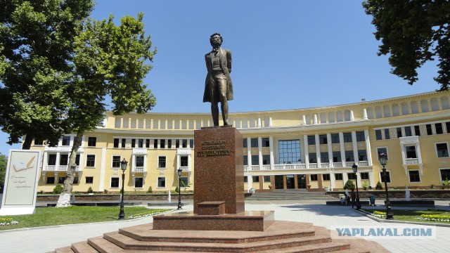 Навальный заявил, что в Узбекистане, "естественно", никто не знает Пушкина. Вот, что ему ответили жители страны