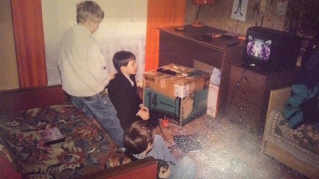 Домашняя игровая атмосфера 90-х
