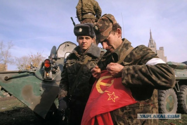 Новый государственный флаг России.