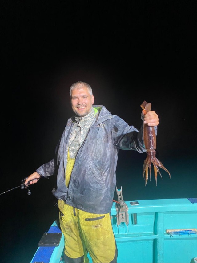 Сходил на рыбалку, поймал маленько кальмара