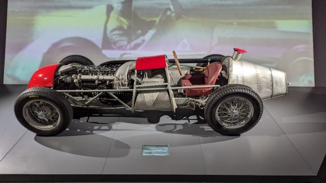 Alfa Romeo museo. Красивых автомобилей пост