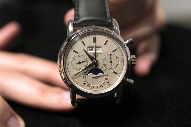Отдыхавший в Крыму турист нашёл после шторма элитные наручные часы Patek Philippe стоимостью порядка 11 млн рублей