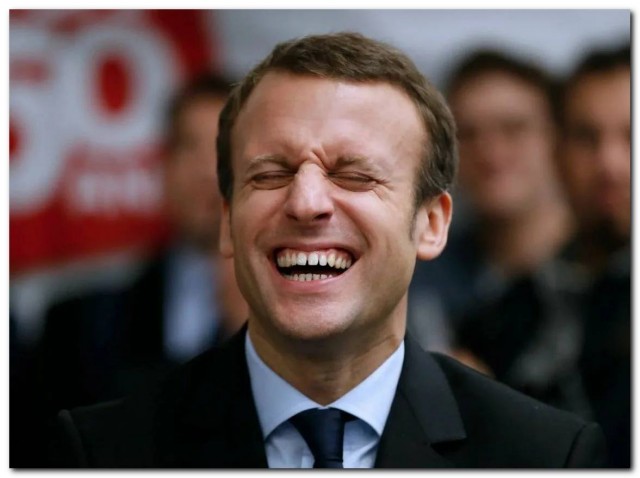 Правительство Франции отправили в отставку — парламент вынес правительству вотум недоверия