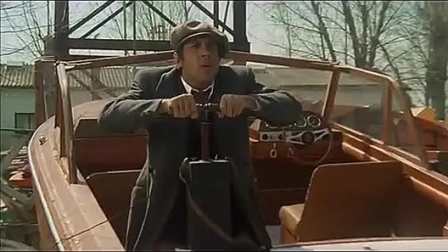 Каскадер перепрыгнул «Жигули» с катера и улетел в камыши