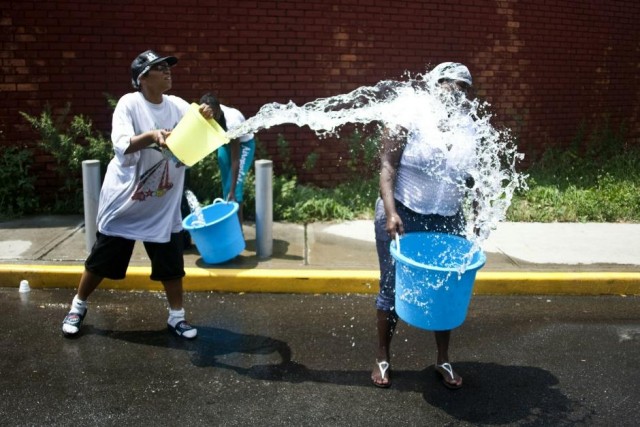 Жара: Если хочешь быть здоров - обливайся!