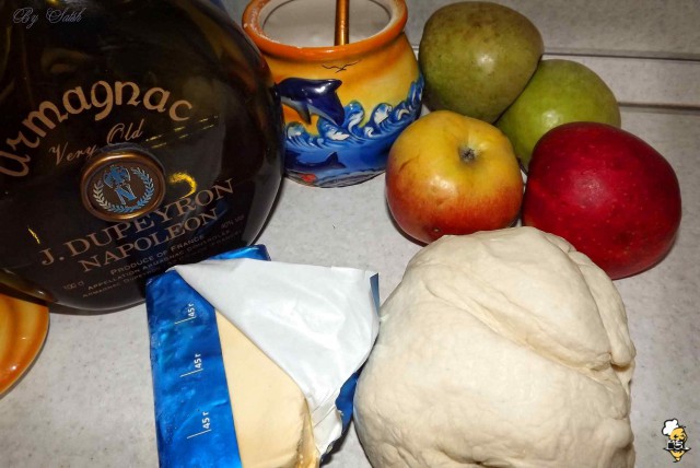 Пирог  яблочный с коньячной карамелью