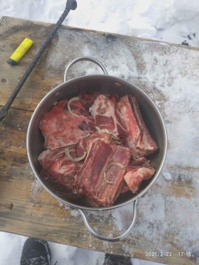 Очень скучный шашлык из свинины в тандыре.