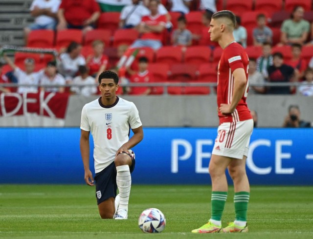 Венгерские фанаты гудели на преклонении колена игроками Англии. На стадионе минимум 20 тысяч детей – взрослых не пустили