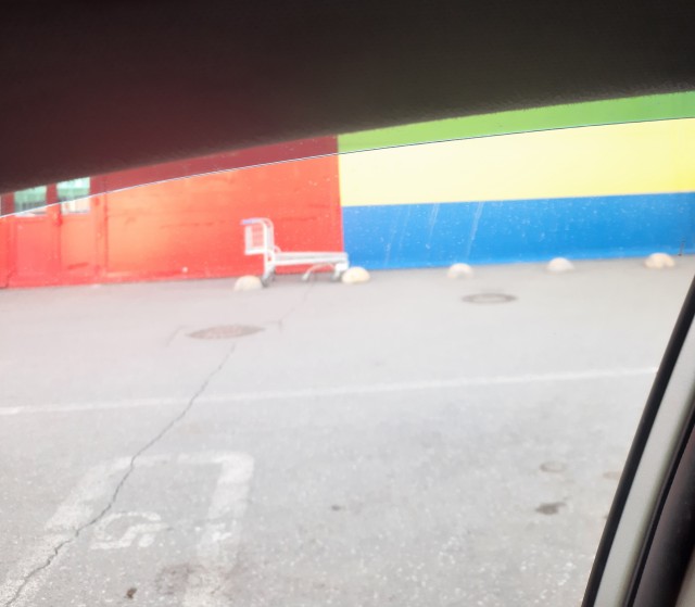 Москвича задержали из-за скотча в цветах флага Украины на бампере машины