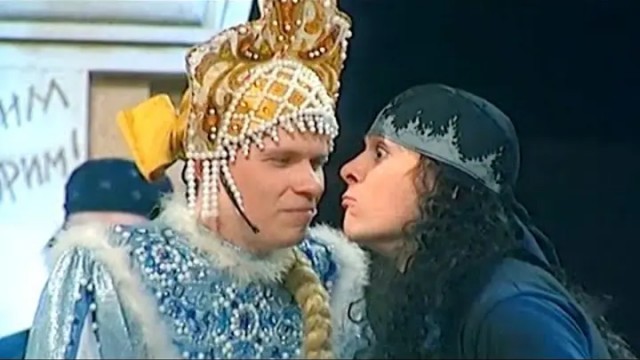 Фанаты Кадышевой устроили праздник после её концерта в Казани.