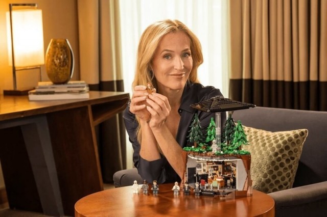 Джиллиан Андерсон снялась в рекламе набора LEGO по «Секретным материалам»