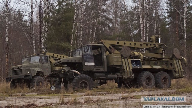 Вечный ремонт. Заброшенная военная техника.