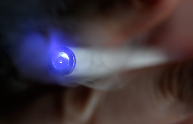 В Мосгордуме готовы рассмотреть возможность введения запрета на курение вейпов в общественных местах