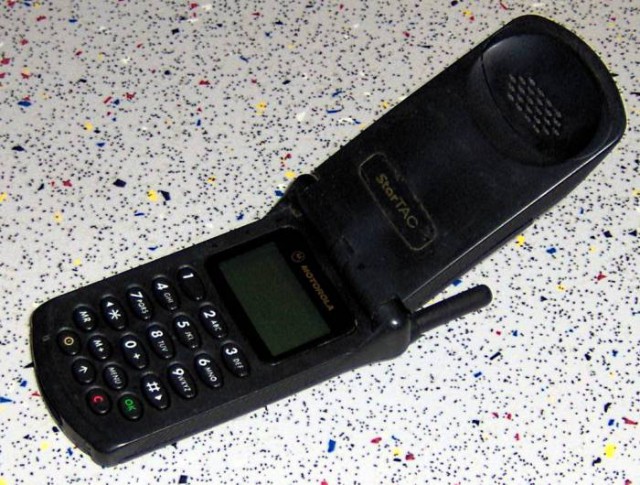 Эволюция мобильника: 11 мобильных телефонов, с которых начиналась история сотовой связи