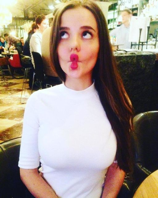 Горячие помощницы наших политиков