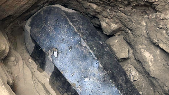 В Египте началась операция по вскрытию черного саркофага