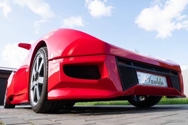 «Не удалось накопить на Ferrari, потому построил ее сам». Красная «Изольда» из белорусской провинции