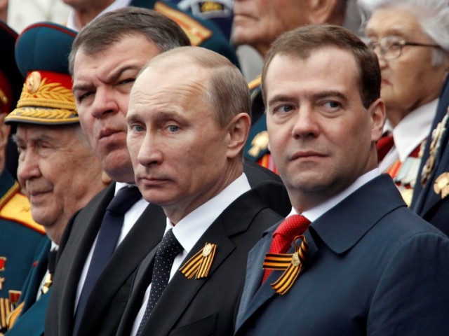 Очередная реформа Сердюкова грозит похоронить надежды отечественного авиастроения
