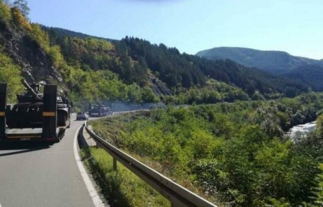Сербия привела армию в полную боевую готовность, войска стягиваются к границе самопровозглашенной республики Косово