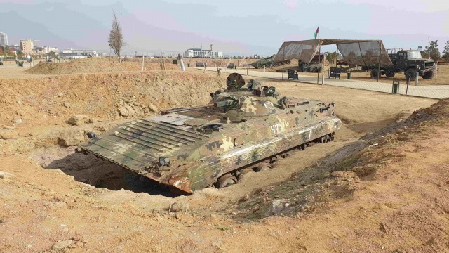 Выставка трофейной военной техники в Баку