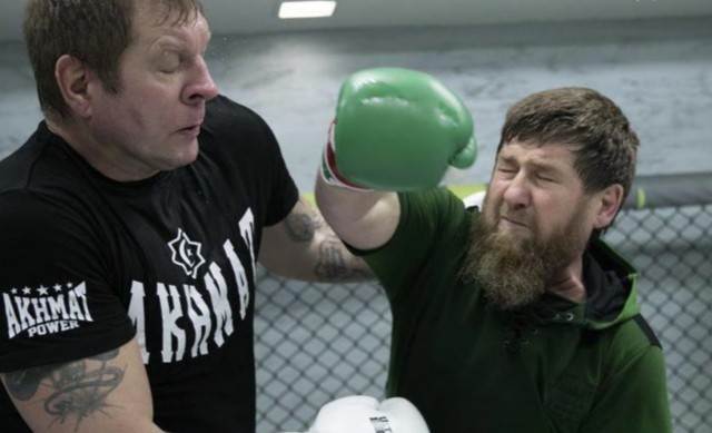 «Если он боится драться, я соглашусь использовать только левую руку, а я даже не левша». Илон Маск ответил Рамзану Кадырову и переименовал себя в Twitter в Илону