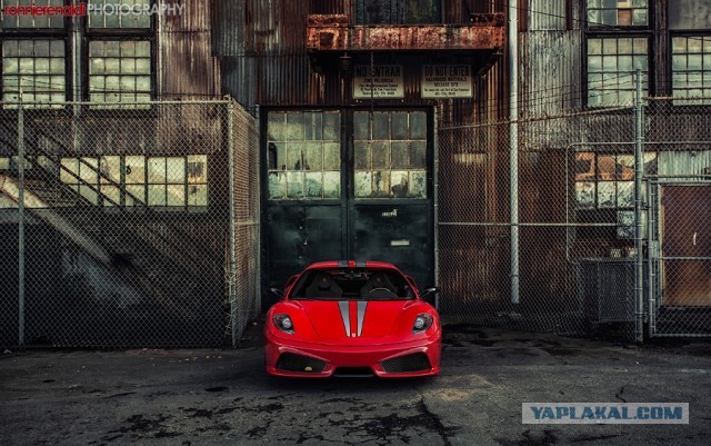 Ferrari 430 Scuderia: лопнуло колесо на скорости