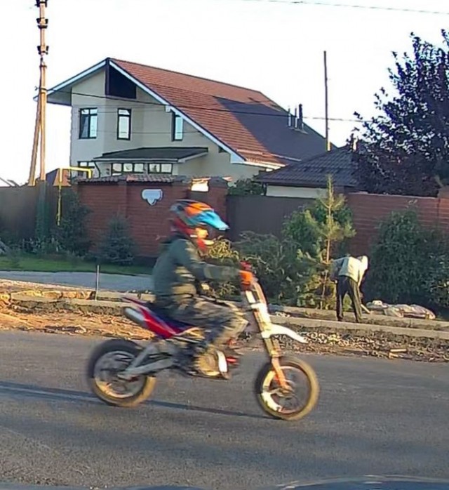 Парковка у нашей школы