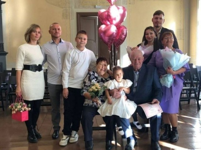 80-летние молодожёны тянули со свадьбой 53 года