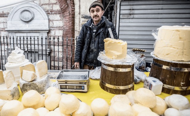 Индийское и иранское сливочное масло в жестяных банках скоро появится на прилавках российских магазинов