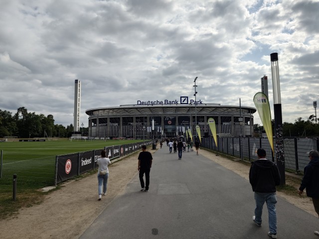 Ну да, хвастаюсь... Я опять на концерт пошёл.