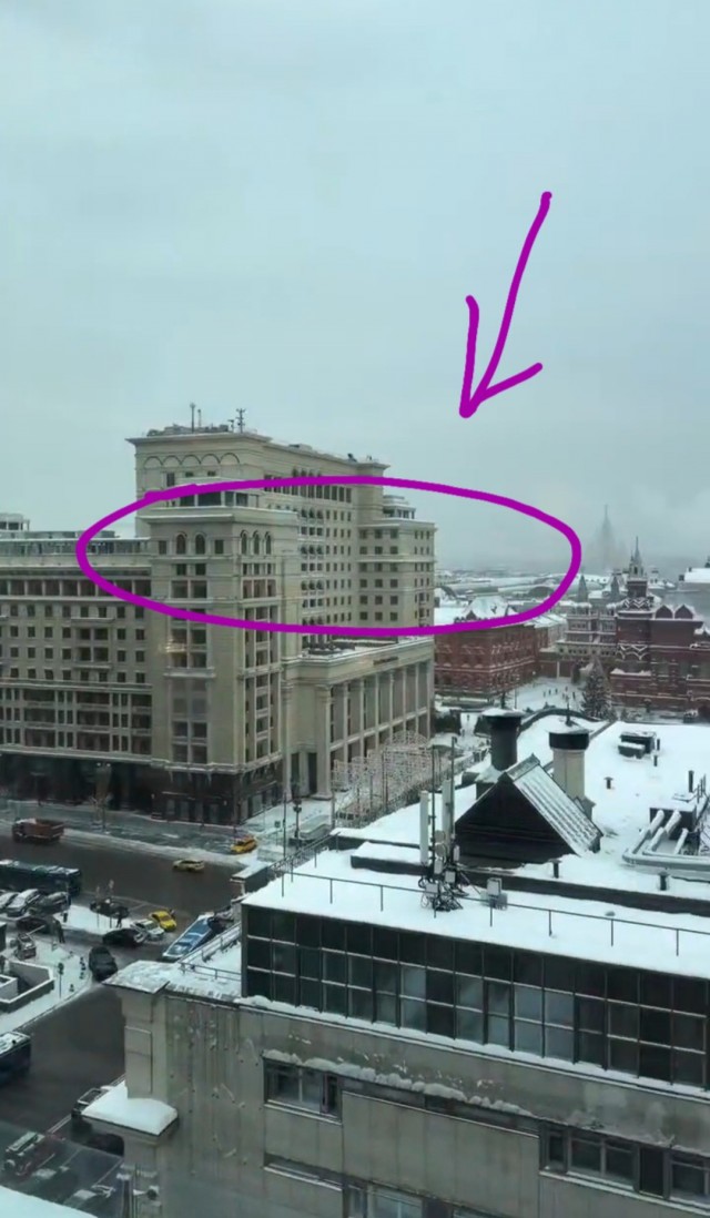 Вид из номера в московском The Carlton по цене 2,5 млн за ночь снял на видео командировочный
