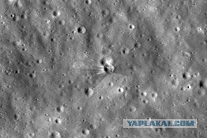 НАСА показало кратер от падения Falcon 9 на Луну