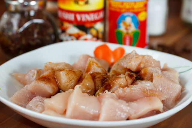 Жареная лапша с куриной грудкой