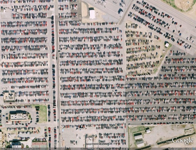 Самая большая автостоянка (3 фото)
