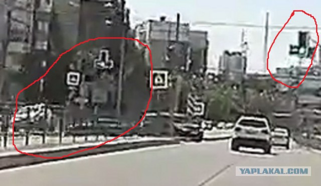 Шла с ребенком по тротуару, погибла