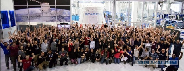 SpaceX показала полностью собранную гигантскую ракету Starship. Илон Маск анонсировал скорый запуск