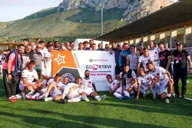 Пожизненную подписку на подбор эскортниц получили футболисты итальянского клуба «Атлетик Палермо».