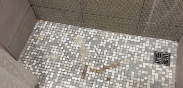 Москвичка пожаловалась на компанию посуточной аренды квартир, которая сдала ее родителям неубранные после предыдущих постоятельцев аппартаменты.